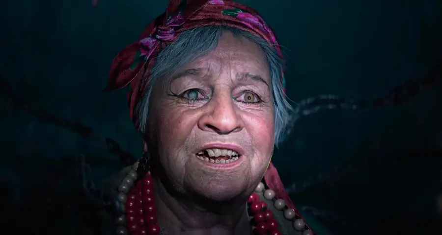 Старуха с бельмом: как украинский флаг стал визуальным проклятием (и интернет-мемом)